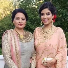 jasmine hansraj with her mother amarjit dhillon