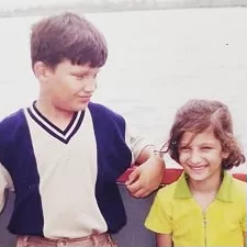 jaya bhardwaj childhood picture with her brother sidharth bhardwaj