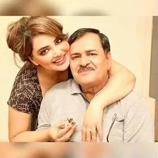 khushi gadhvi with her father kishorsinh gadhvi