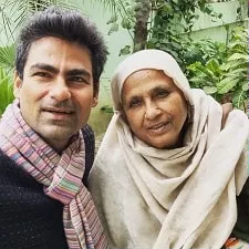 mohammad kaif with his mother kaisar jahan