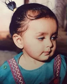 mrunal thakur childhood picture