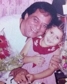 muskkaan jaferi childhood picture with father jagdeep