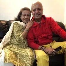 naved jaffrey with mother sughra jafferi