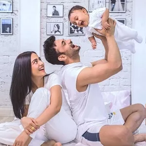 rj anmol and amrita rao with son veer