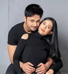 rj anmol with wife amrita rao