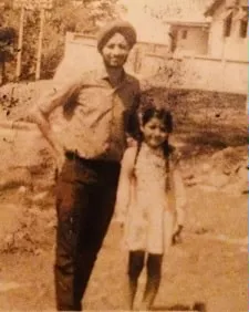 sonu walia childhood picture with her father satinder walia