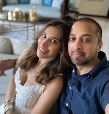 sophie choudry with brother faisal choudry