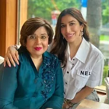 sophie choudry with her mother yasmin choudry