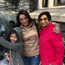 tisca chopra with her mother pammi arora