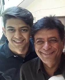 ashwani kharbanda with son jaiwardhan kharbanda