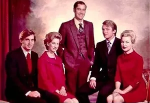 donald trump with his siblings