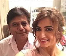kriti kharbanda with father ashwani kharbanda