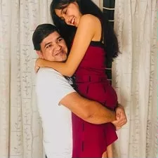 mahi singhvi with her father suresh singhvi