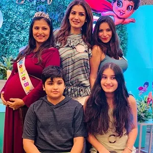 raveena tandon with her children