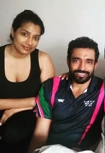 robin uthappa with sister sharon uthappa