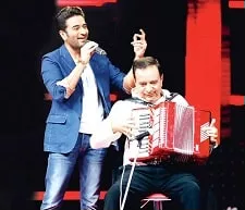 shekhar ravjiani with father hasmukh ravjiani
