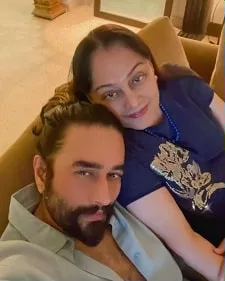 shekhar ravjiani with mother kusum ravjiani