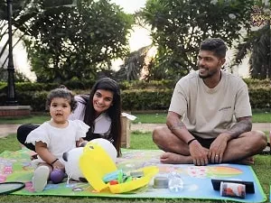 umesh yadav and tanya wadhwa with their daughter
