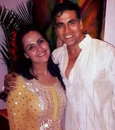akshay kumar with his sister alka bhatia
