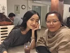 andrea kevichusa with her mother