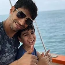 ashish nehra with son arush nehra