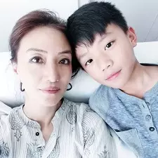 bambi kevichusa with her son