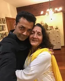 bobby deol with mother prakash kaur