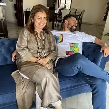 bunty sajdeh with mother kiran sajdeh