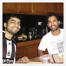 dinesh karthik with brother vinesh karthik