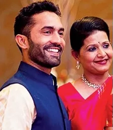 dinesh karthik with mother-in-law susan pallikal