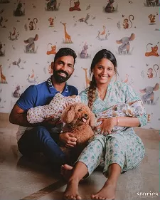 dipika pallikal and dinesh karthik with twin sons