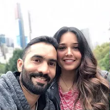 dipika pallikal with husband dinesh karthik
