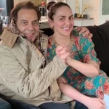 esha deol with father dharmendra