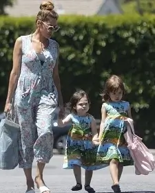 eva mendes with her daughters