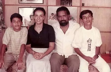 john abraham childhood picture with family