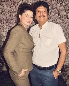 kainaat arora with her father madan lal arora