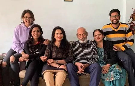 kamna pathak family picture