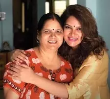 kamna pathak with her mother rajee pathak
