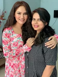 kamna pathak with sister bhavna pathak