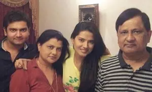 kratika sengar family picture
