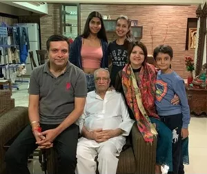 kunal bharti family picture
