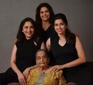 madhuri dixit with mother snehlata dixit and sisters bharati dixit and rupa dixit
