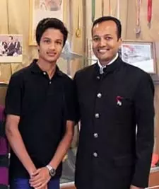 naveen jindal with son venkatesh jindal