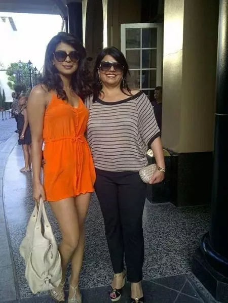 Priyanka Chopra strikes a pose with her mother