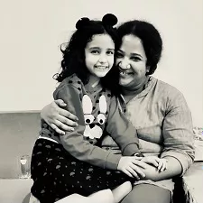rasika agashe with daughter raahi ayyub