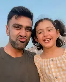 ravichandran ashwin with daughter aadhya ashwin
