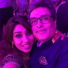 ritika sajdeh with father bobby sajdeh