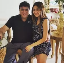 sayyeshaa saigal with father sumeet saigal
