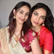 sobhita dhulipala with her sister samanta dhulipala
