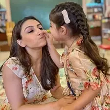 soha ali khan with daughter inaaya naumi khemu